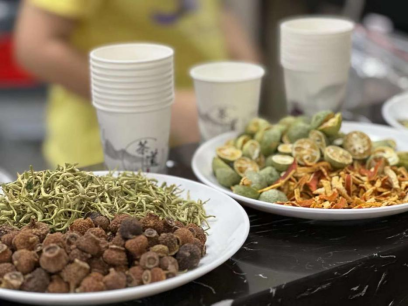 伍舒芳集團(希爾安藥業)提供了一批麝香海馬追風膏和麝香追風止痛膏